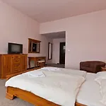 Braník 3*